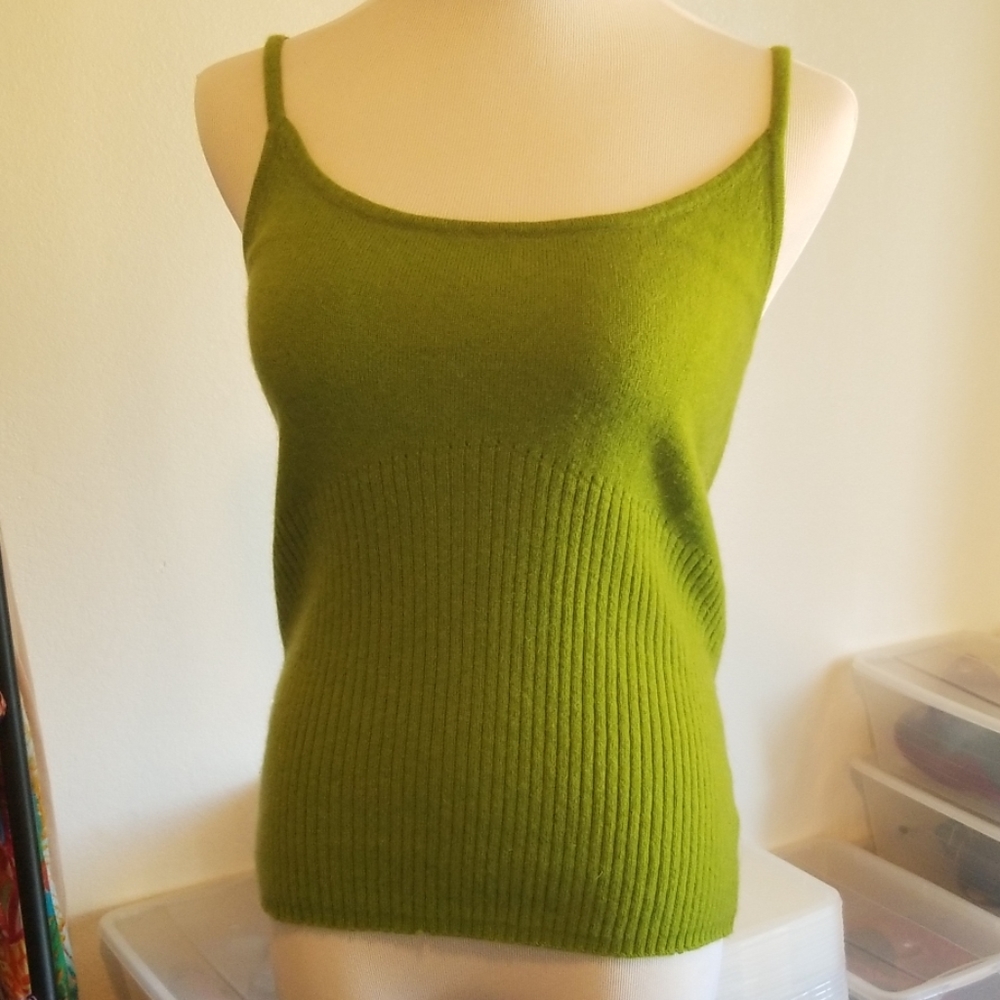 3/$10 💯% Cashmere  lime green camisole
